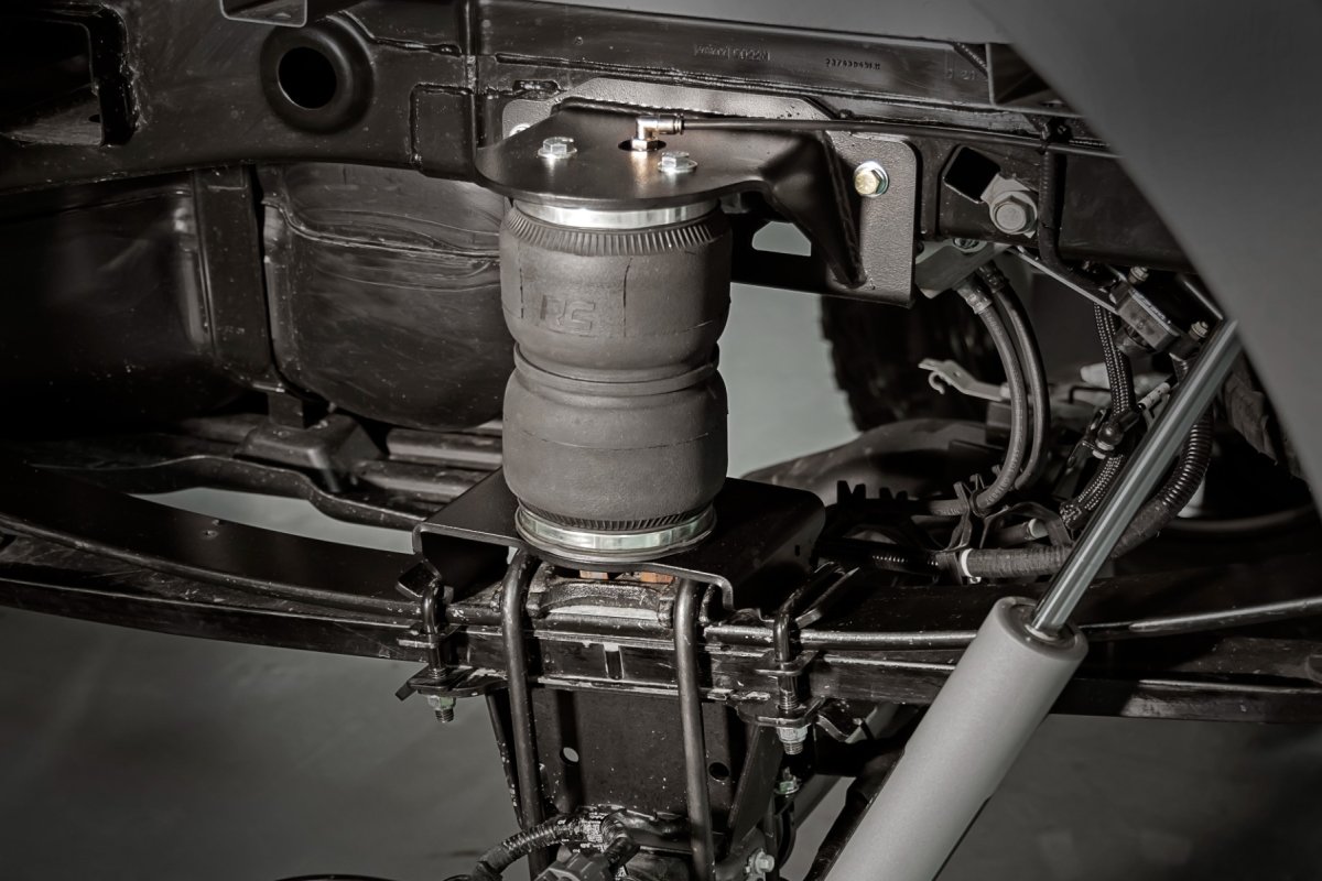 Ford F-150 Air Spring Kit - Rear - Rough Country - w/compressor | Wireless Controller | 0-6